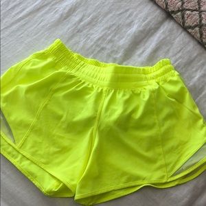 Lululemon Hotty Hot long short highlighter yellow